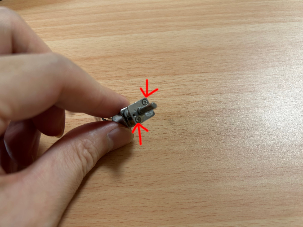 ネジ位置確認